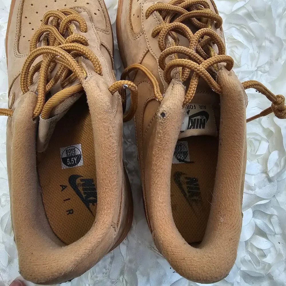 Nike Air Force 1 Low  Flax Older Kids  Boys  size 5.5